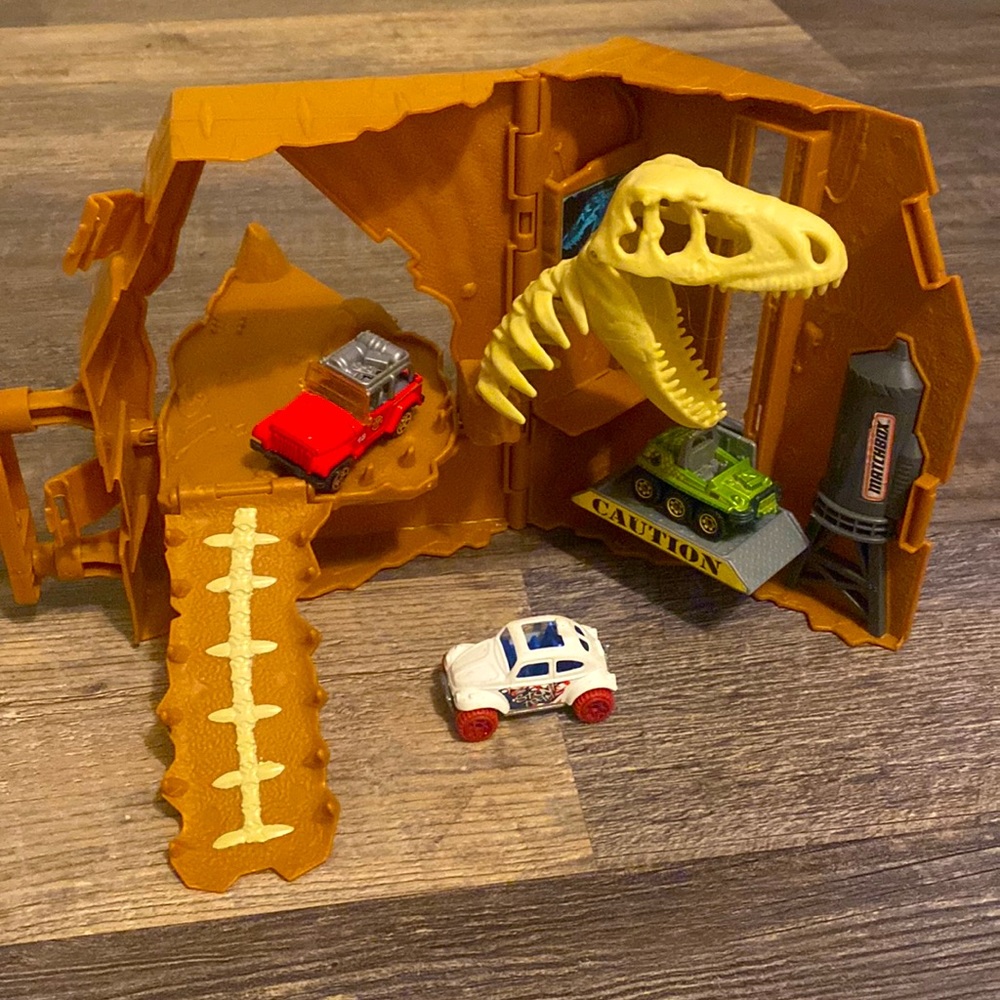 Matchbox Dino Breakout Play Set Mattel MBX Brown